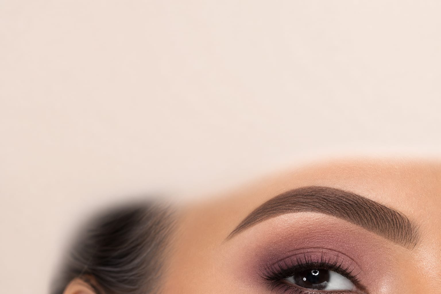 Pudra Kaş ve Microblading: Yağlı Cilt İçin Hangisi Daha İyi?