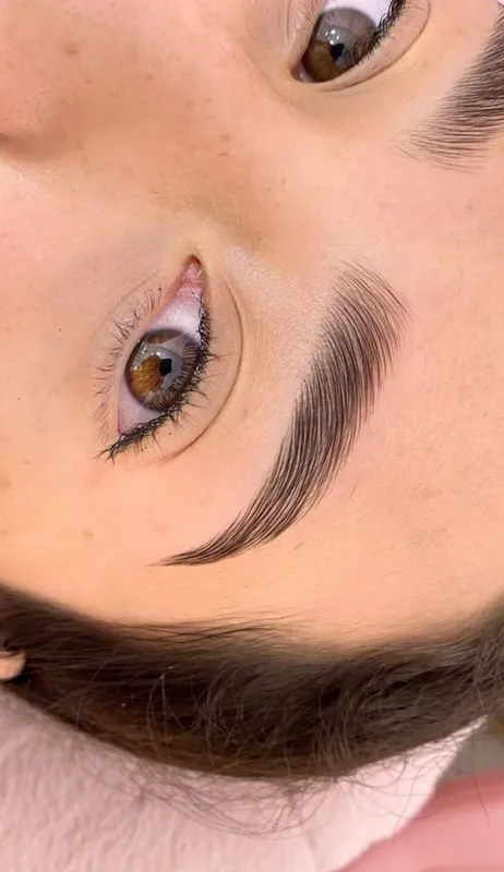 Get the ultimate fluffy brow look with Eyebrow Lamination in Istanbul at Maral Beauty.