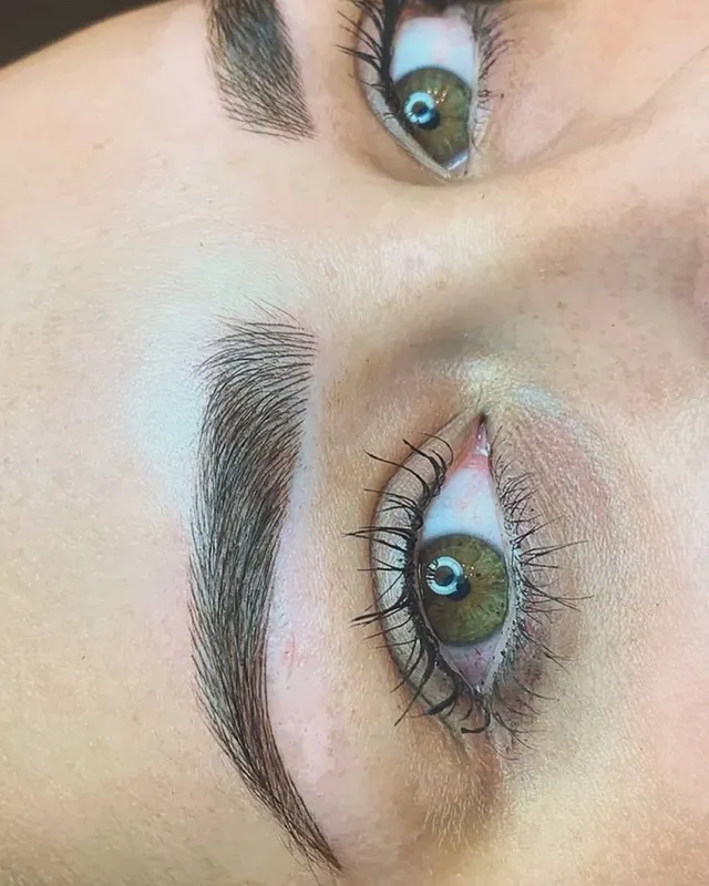 Achieve dramatic length and volume with Eyelash Extensions at Maral Beauty Istanbul. We offer Classic, Hybrid, and Volume set